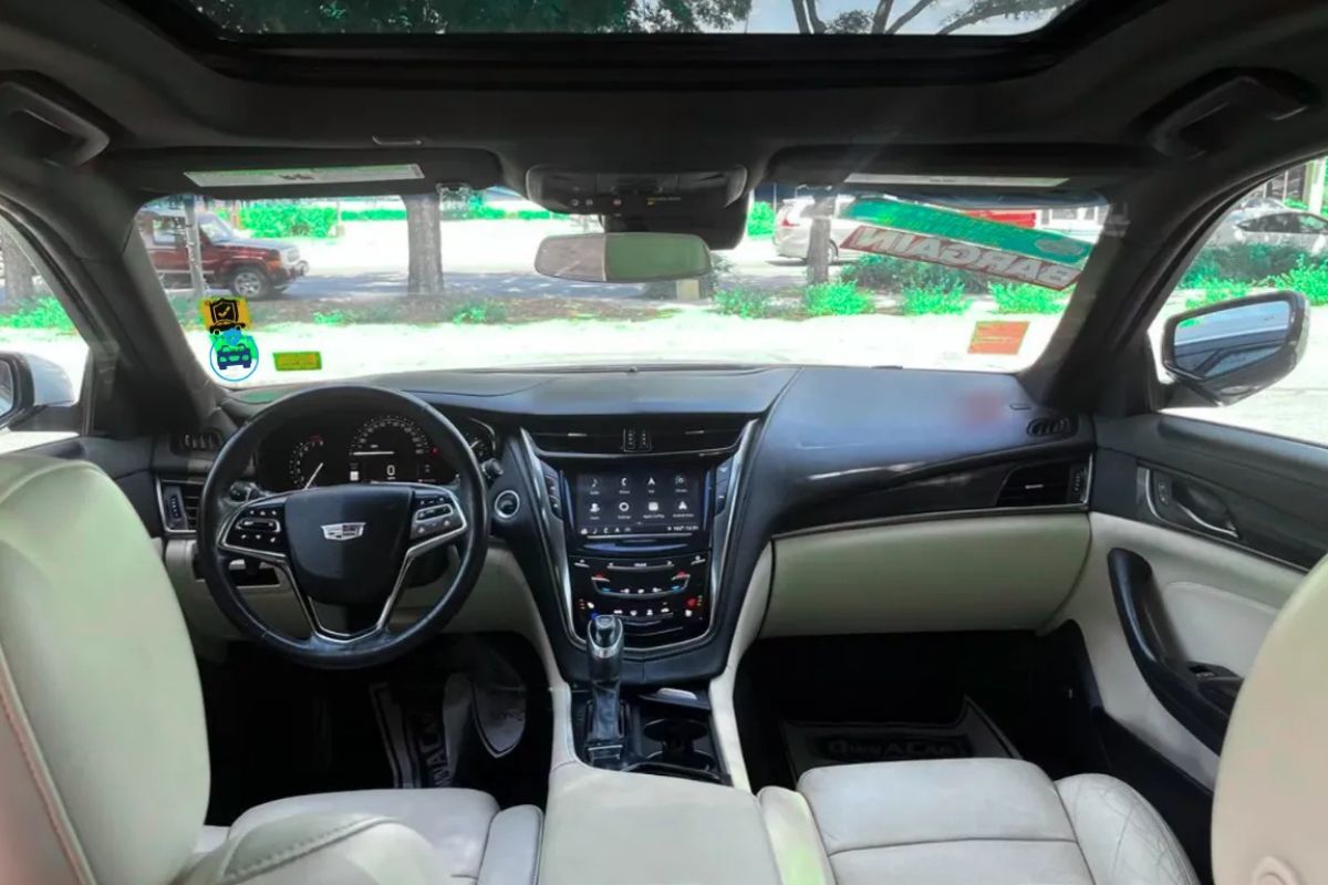 Cadilac XTS interior